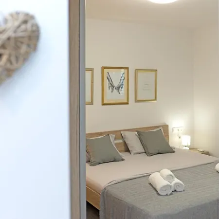 Holiday home Ambi For 6 Near