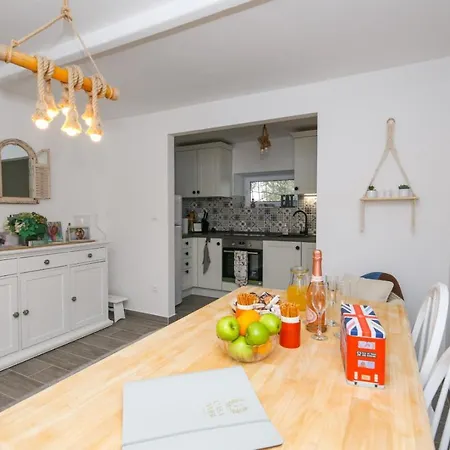 Ambi For 6 Near Holiday home Trogir