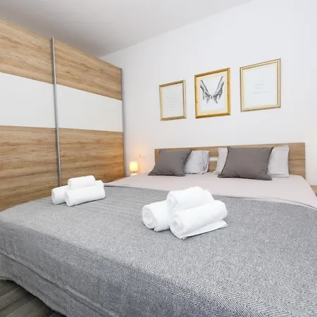 Holiday home Ambi For 6 Near *
